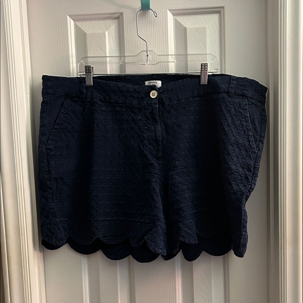 Navy crown & ivy 22W Scallop Women's Shorts